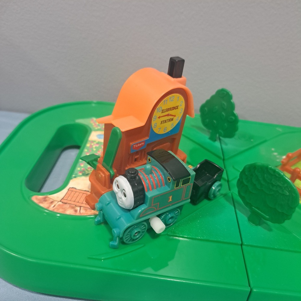 VTG Tomy Thomas & Friends Wind-Up Elsbridge Station Carry Case Play Set Toy 90s - Picture 3 of 5